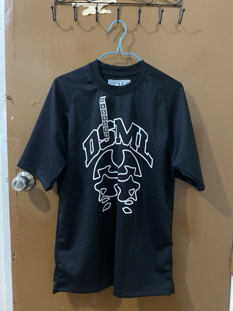 DOSMIL (Category: Formal Shirts) located in Manila. Submitted by 22yyy (Listing ID 1465065542, Image 3). Description: SIZE SMALLL 1.2k SHIPPED DROP OFFER.