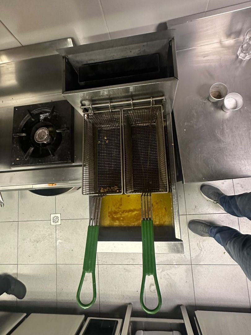 Double Basket Deep Fryer (Category: Other Home Appliances) located in Caloocan City. Submitted by majoy022487 (Listing ID 1465057846, Image 2). Description: Brand: Dean Double Basket Deep Fryer Max Temp 400F Height (back) 117cm Height (oil well) 88cm Depth 74cm Width 40cm Price: 30,000.00 (Negotiable).