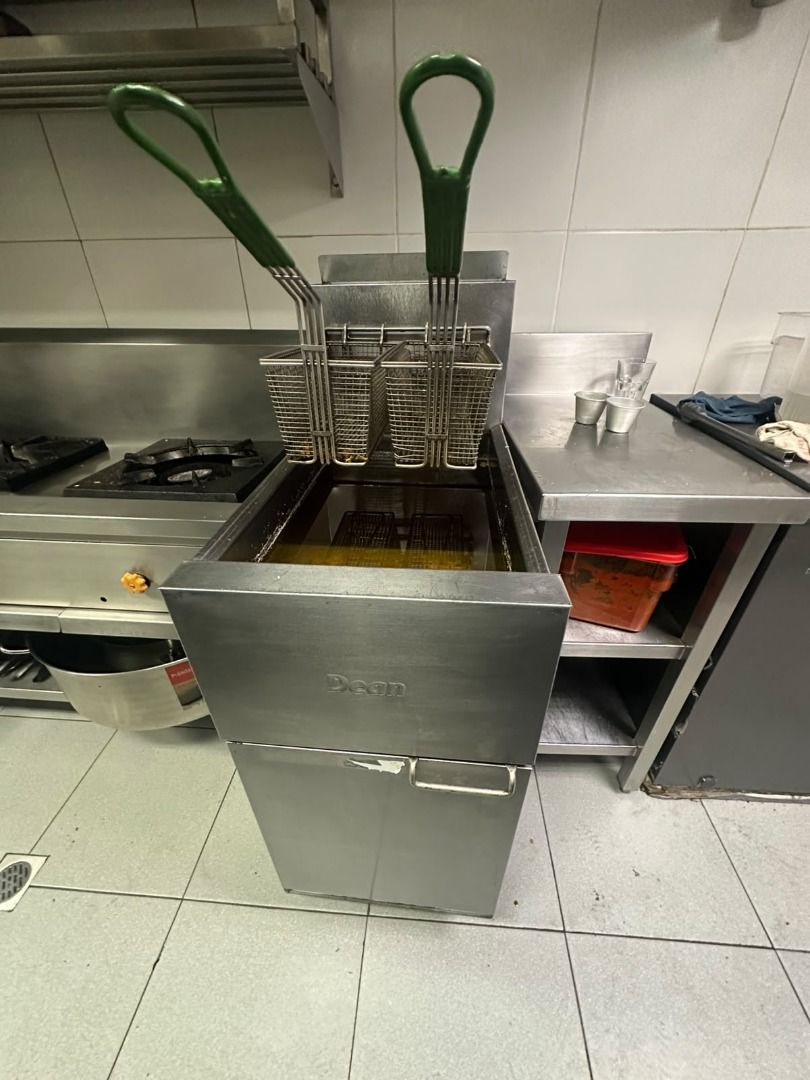 Double Basket Deep Fryer (Category: Other Home Appliances) located in Caloocan City. Submitted by majoy022487 (Listing ID 1465057846, Image 1). Description: Brand: Dean Double Basket Deep Fryer Max Temp 400F Height (back) 117cm Height (oil well) 88cm Depth 74cm Width 40cm Price: 30,000.00 (Negotiable).
