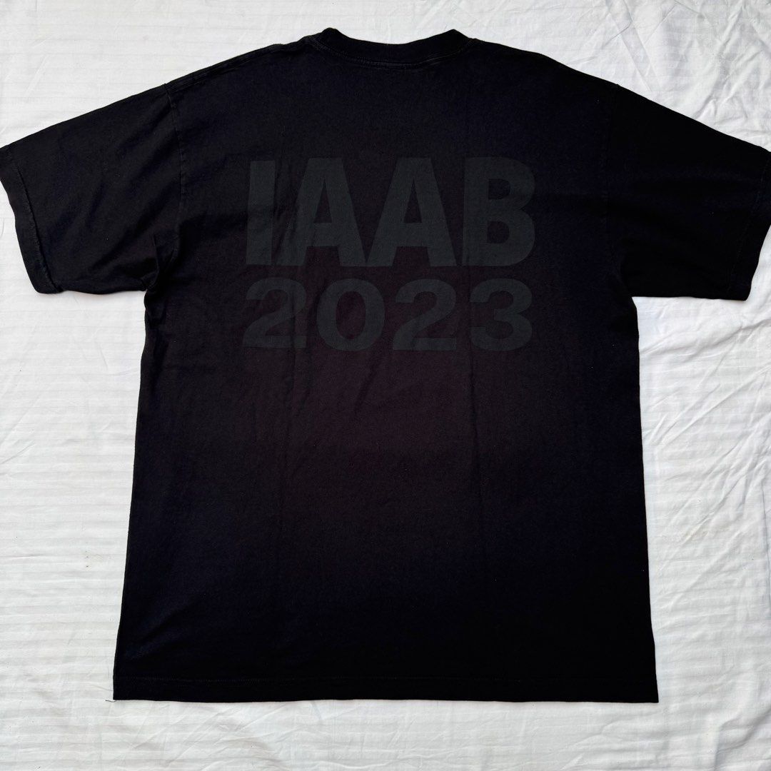 DRAKE IT’S ALL A BLUR (Category: Tshirts & Polo Shirts ) located in Pasig City. Submitted by jaaard (Listing ID 1464984689, Image 3). Description: Size large fits xl 23.5x30.5 Vgood condition Pm me.
