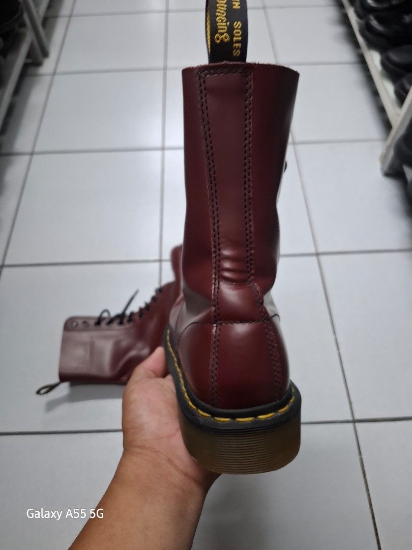 dr.martens boots (Category: Boots) located in Antipolo. Submitted by goldentiger-ac44 (Listing ID 1465024607, Image 3). Description: DR. MARTENS BOOTS SIZE 6 MENS 7 WOMEN'S EXCELLENT CONDITION PRICE 3K ANTIPOLO CITY LOCATION.