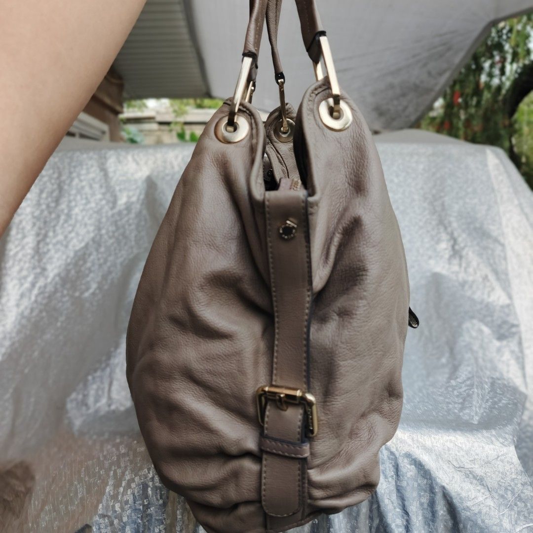 Dunlop Hobo bag (Category: Luxury Bags & Wallets) located in Urdaneta. Submitted by bernalyn25 (Listing ID 1464990577, Image 3). Description: Genuine leather Light gold hardware No issues!.