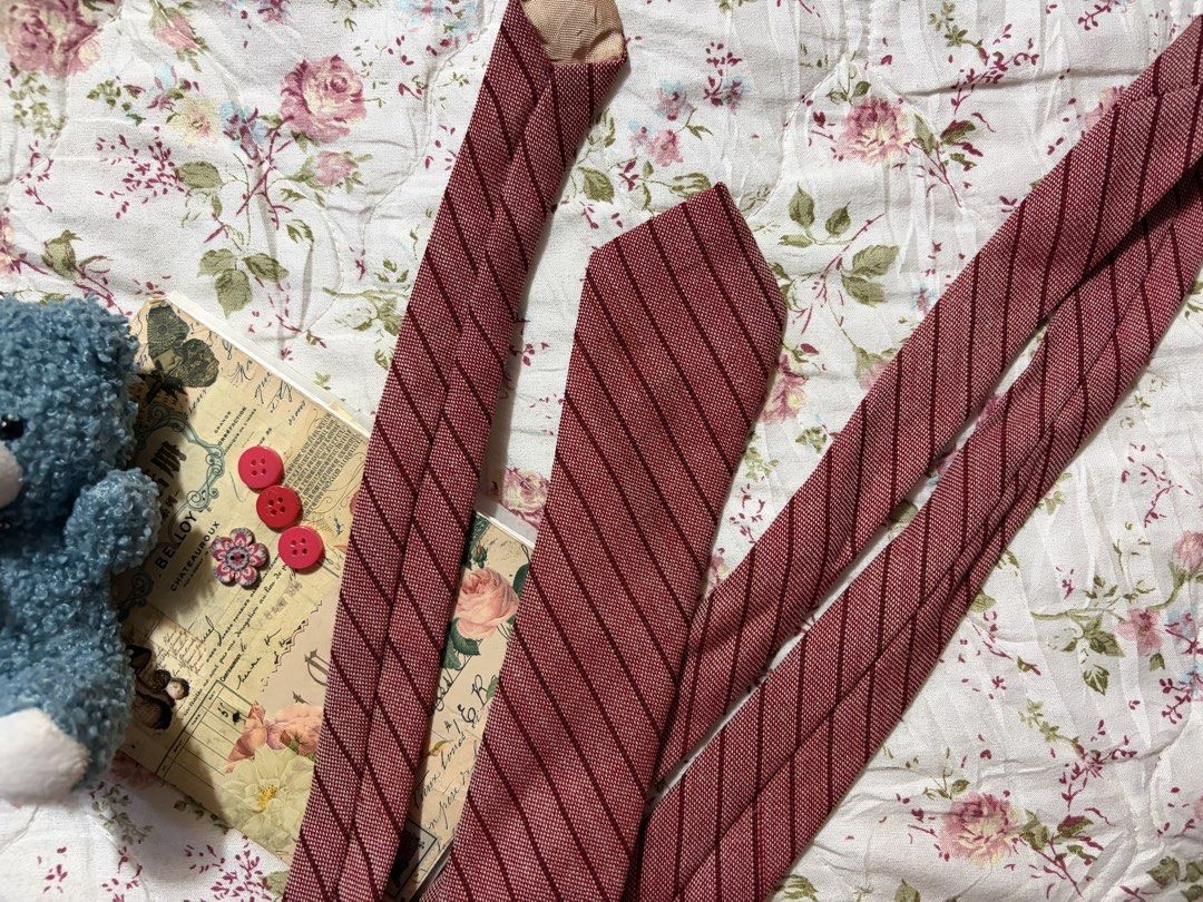 Dusty Rose Striped Neck Tie (Category: Body Jewelry) located in Muntinlupa City. Submitted by herellas0504 (Listing ID 1465111964, Image 3). Description: Dusty Rose Striped Neck Tie Mine: 70 | Lock: 90 ———————————- pretty so much! no issue.