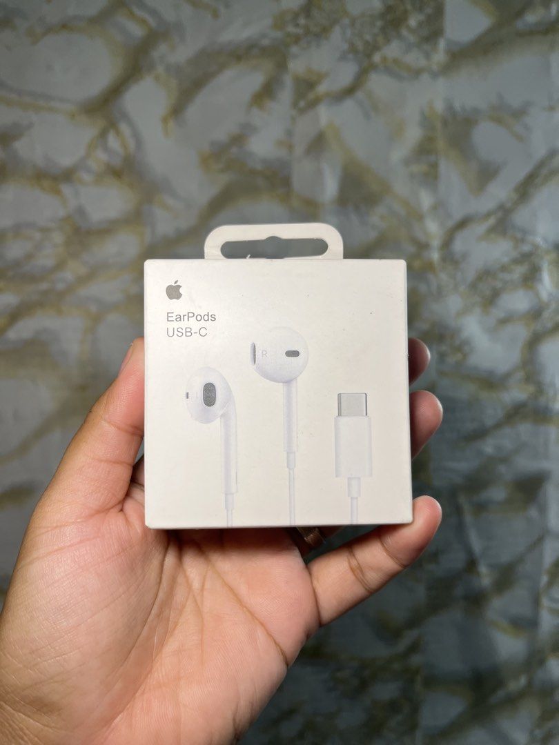 EarPods USB-C Wired Earphones (Category: Earphones) located in Manila. Submitted by ah_onlineshop.ph (Listing ID 1464993402, Image 1). Description: - EarPods with USB-C connector - Brand new and factory sealed in original retail box - Classic white design with comfortable in-ear fit - Direct plug-and-play for modern smartphones, tablets, and laptops supporting USB-C audio - Built-in mic and remote for easy volume and call control.