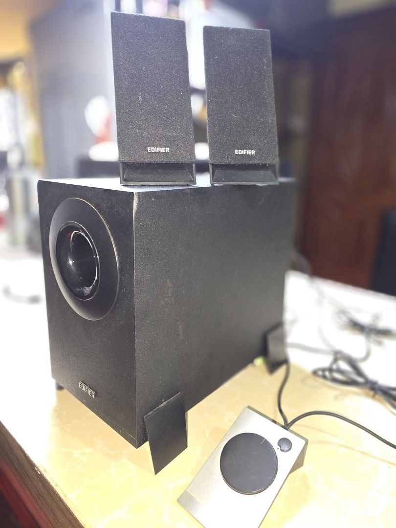 Edifier 2.1 Speaker System with Subwoofer and Volume Controller (Category: Soundbars, Speakers & Amplifiers) located in Liloan. Submitted by jorenzki (Listing ID 1465070183, Image 2). Description: - Edifier 2.1 speaker system with black textured finish - Includes 1 subwoofer, 2 satellite speakers - Ready to plug and play.