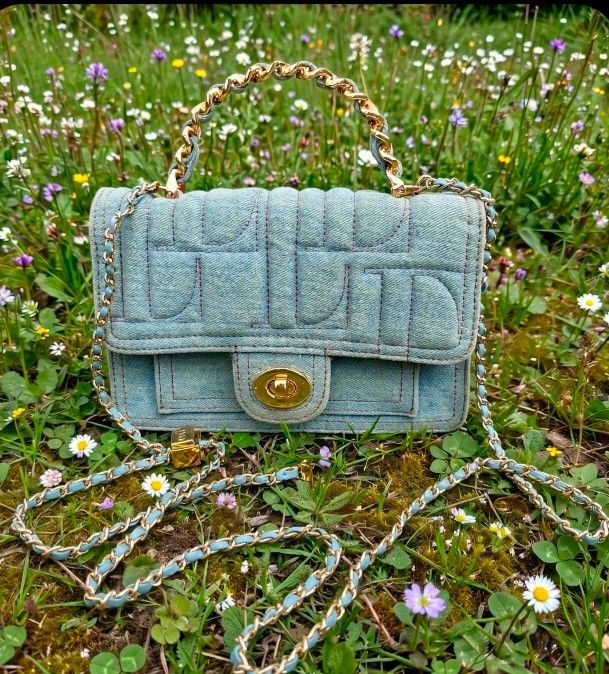 ELLE sling / hand bag👄 (Category: Beach Bags) located in Danao, Cebu. Submitted by wildbear-27a149 (Listing ID 1461565451, Image 1). Description: 📌very very nice 📌very good condition 📌wala issue.