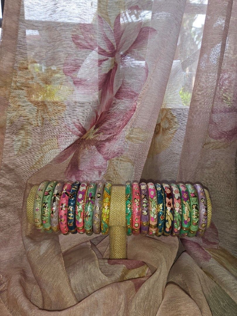 Enamel Vintage Magical Dainty Floral Bangles Accessories (Category: Bracelets) located in Taguig. Submitted by ynascorner_ (Listing ID 1465097264, Image 1). Description: enamel bangles, brand new! .