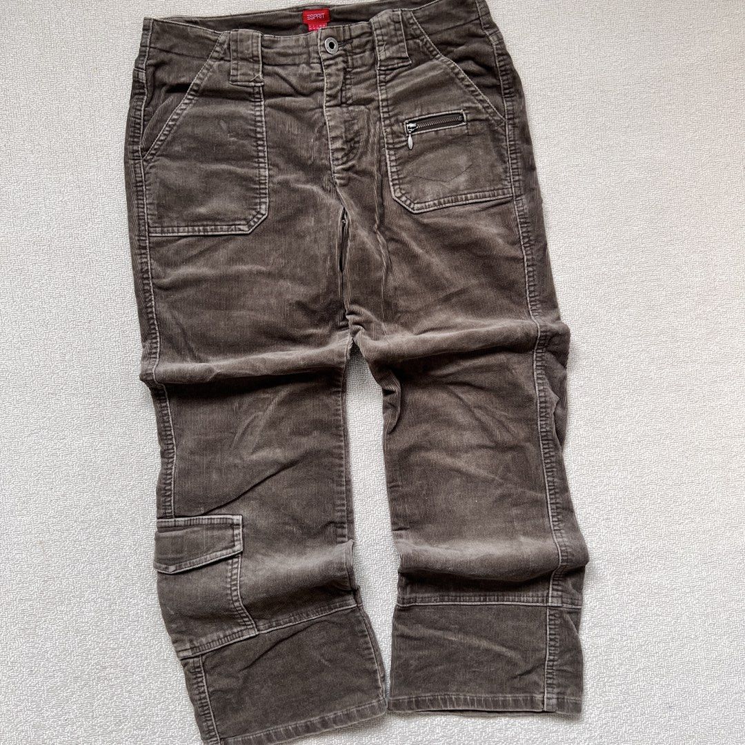 esprit dark green corduroy semi-cargo capris (Category: Jeans) located in Limay. Submitted by budolfindsrawrawr (Listing ID 1465077009, Image 2). Description: esprit dark green corduroy semi-cargo capris - w27/28 r9 h17 l34 lo8 - in excellent condition .