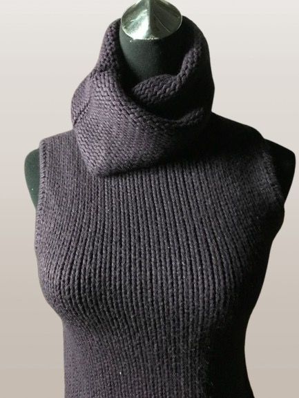 ESPRIT VIOLET KNITTED SLEEVES TOP USA (Category: Sleeveless) located in Marikina City. Submitted by minimalistmanila (Listing ID 1465008815, Image 2). Description: Imported, bought in Esprit USA. Old stock and unused dark violet knitted sleeveless top. Small size. Order now! .