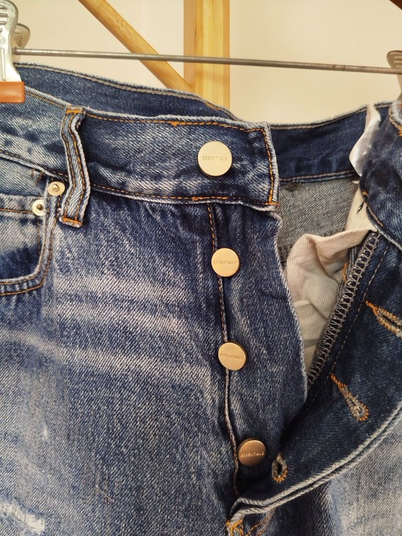Essential jeans (Category: Jeans) located in Lipa City. Submitted by france01825 (Listing ID 1464979617, Image 3). Description: .