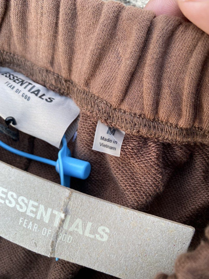 ESSENTIALS REFLECTORIZE SWEATPANTS (Category: Joggers) located in Cebu City. Submitted by arsenyong (Listing ID 1465100474, Image 3). Description: Waist:26-32 Length :39 Hem :stretchable As new with hangtags .