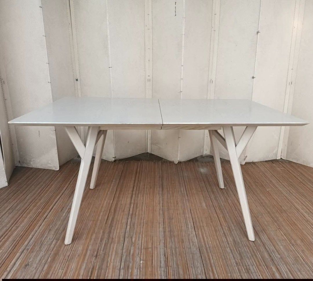 Extendable Table (Category: Tables & Sets) located in Meycauayan. Submitted by marygracecasimiro (Listing ID 1465084248, Image 1). Description: Extendable Table 6-8 Seater L60-80 x W38 x H31 Price: 9,500♥️.