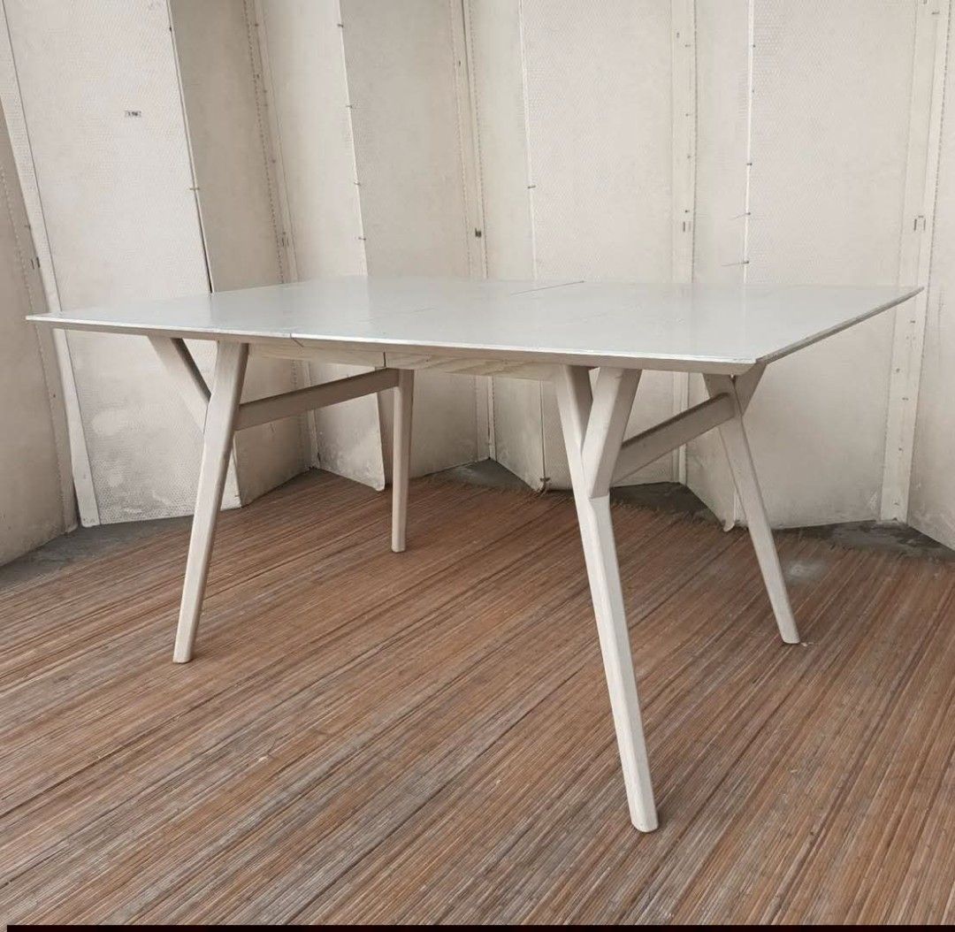 Extendable Table (Category: Tables & Sets) located in Meycauayan. Submitted by marygracecasimiro (Listing ID 1465084248, Image 2). Description: Extendable Table 6-8 Seater L60-80 x W38 x H31 Price: 9,500♥️.