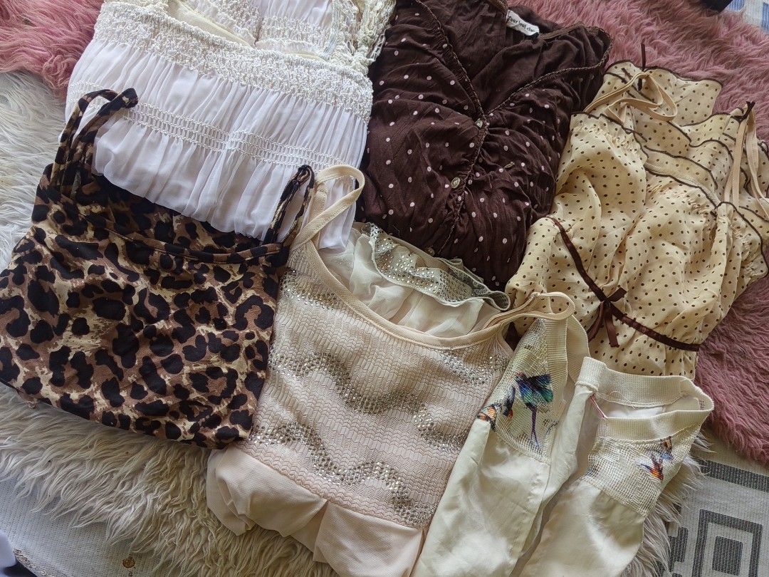fashion tops (Category: Others Tops) located in Panabo. Submitted by strewbardi (Listing ID 1464986648, Image 1). Description: bundle of 6 sizes ranges from xs - xl.