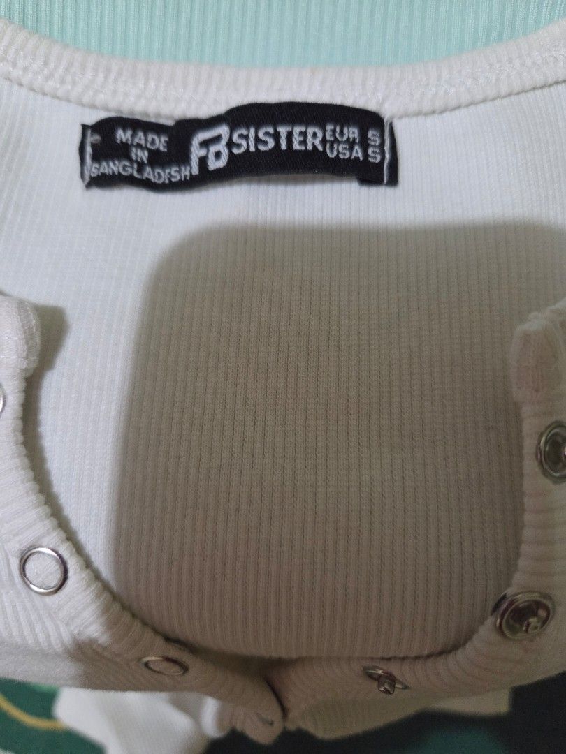 FB Sister (Category: Others Tops) located in Naguilian. Submitted by impulsive.buyer02 (Listing ID 1465067562, Image 2). Description: small stretchable.
