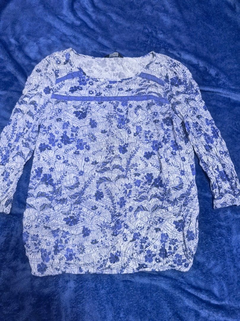 F&F Blouse, Medium (Category: Blouses) located in Naga. Submitted by princessta62477 (Listing ID 1465000938, Image 1). Description: .