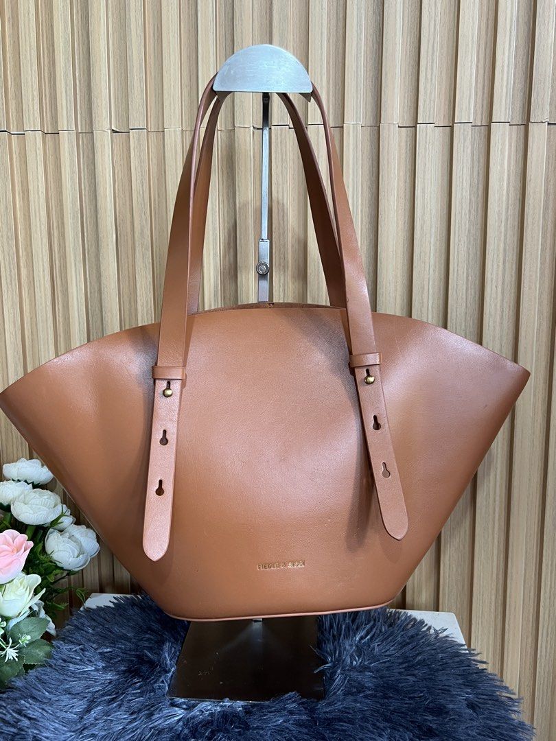 Fiddle &Sissie (Category: Shoulder Bags) located in Lipa City. Submitted by thyra06 (Listing ID 1465010479, Image 2). Description: .