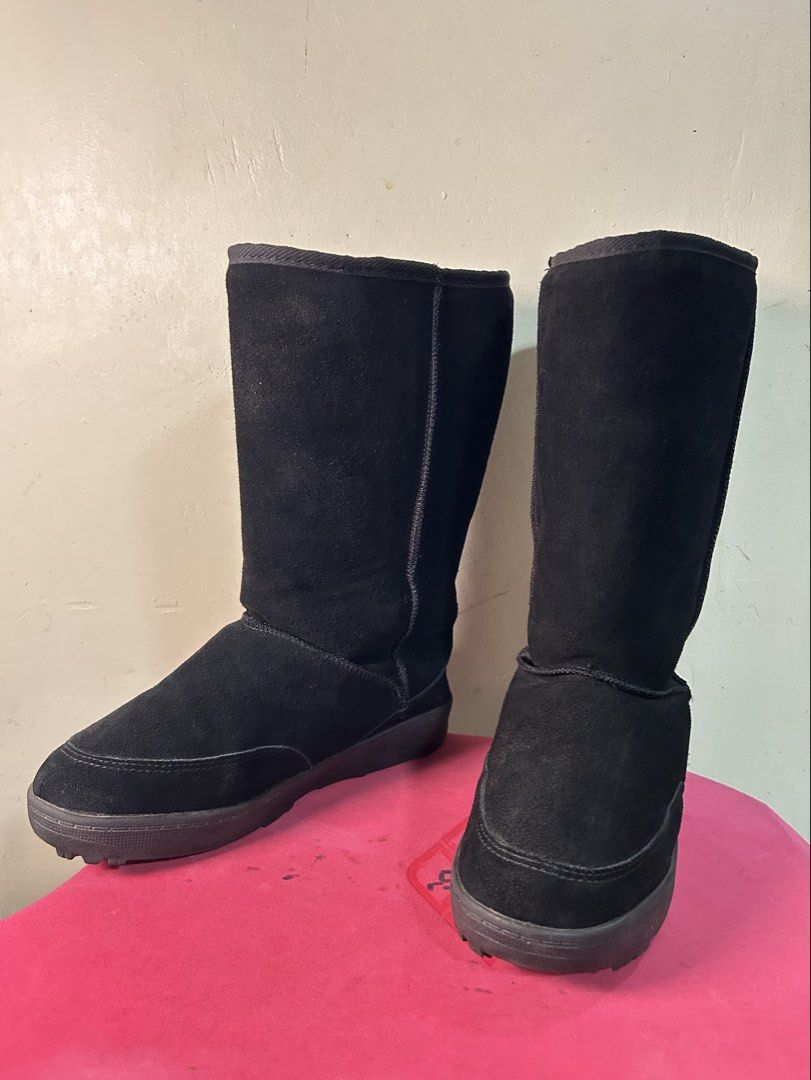 Fiorucci Black Snow Winter Boots (Category: Boots) located in Quezon City. Submitted by jjsurplus_23 (Listing ID 1465105371, Image 1). Description: 23-23.5cm insole Made in Korea.