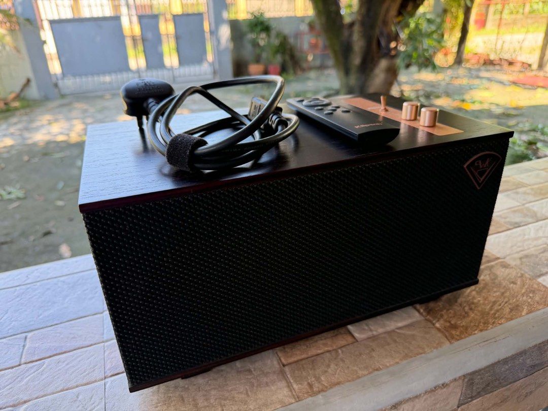 First Gen Klipsch the Three Heritage Speaker (Category: Soundbars, Speakers & Amplifiers) located in Manaoag. Submitted by sanjuanshaira28 (Listing ID 1464999213, Image 1). Description: Selling First Gen Klipsch the Three Heritage Speaker. Good as new. Working perfectly. Good for studio, gaming room or kahoy vibe displays. Original Price was $399 or ₱25,000 Selling it now for just ₱10,000.