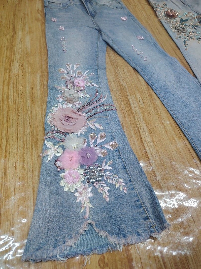 FLARE JEANS Y2K (Category: Jeans) located in Leyte. Submitted by thrift_by_nblza (Listing ID 1465112506, Image 2). Description: Bohemian // Coachella y2k Flare 🌺🌼 Both size 26 No issue as new condition 💯 With Tag P1,499 Bundle 🛒💸.
