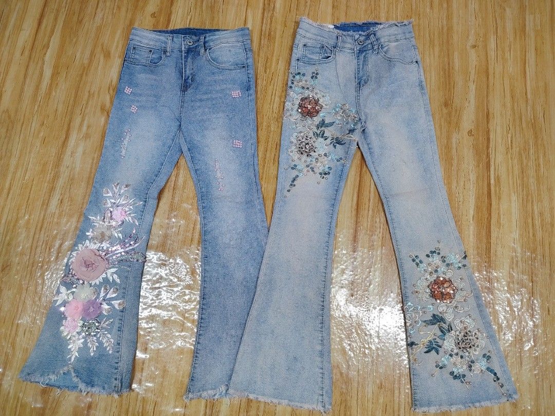 FLARE JEANS Y2K (Category: Jeans) located in Leyte. Submitted by thrift_by_nblza (Listing ID 1465112506, Image 1). Description: Bohemian // Coachella y2k Flare 🌺🌼 Both size 26 No issue as new condition 💯 With Tag P1,499 Bundle 🛒💸.