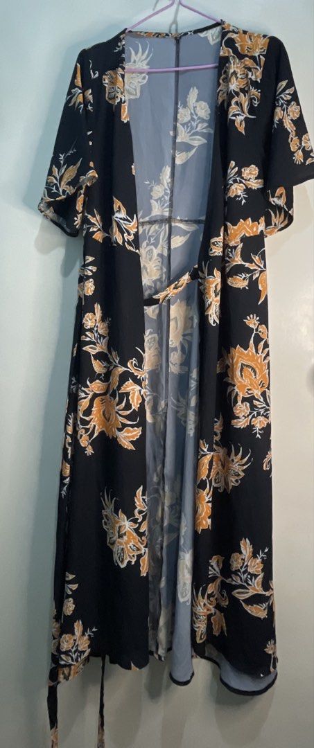FLORAL BLACK LONG DRESS (Category: Dresses) located in Paranaque City. Submitted by 8thvesture (Listing ID 1465051918, Image 3). Description: .