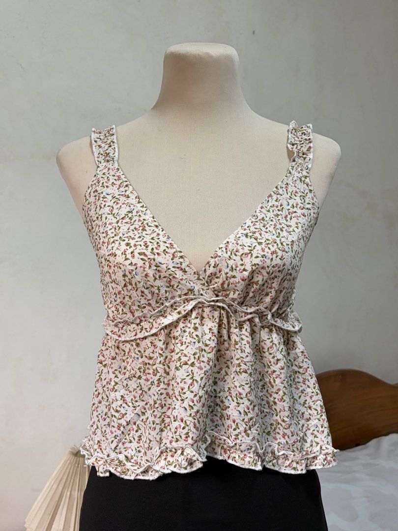 Floral Ruffled Peplum Top (Category: Sleeveless) located in Bambang. Submitted by gigisells_ (Listing ID 1464884073, Image 3). Description: size M on tag.