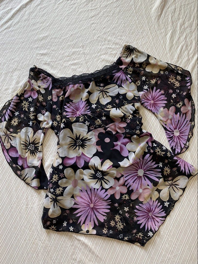 Floral Top (Category: Blouses) located in Dagupan City. Submitted by style_88 (Listing ID 1465116947, Image 3). Description: Length: 25 Width: 18 Size: Small-Medium.