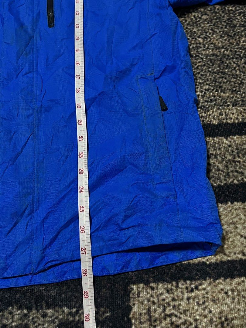 FOR SALE (Category: Coats, Jackets and Outerwear) located in Bulacan. Submitted by sef19 (Listing ID 1465053950, Image 3). Description: HELLY HANSEN - size : medium condition : excellent price : ₱1,380 - mop : gcash / jnt pm 📩📩📩📩 📍BULACAN.