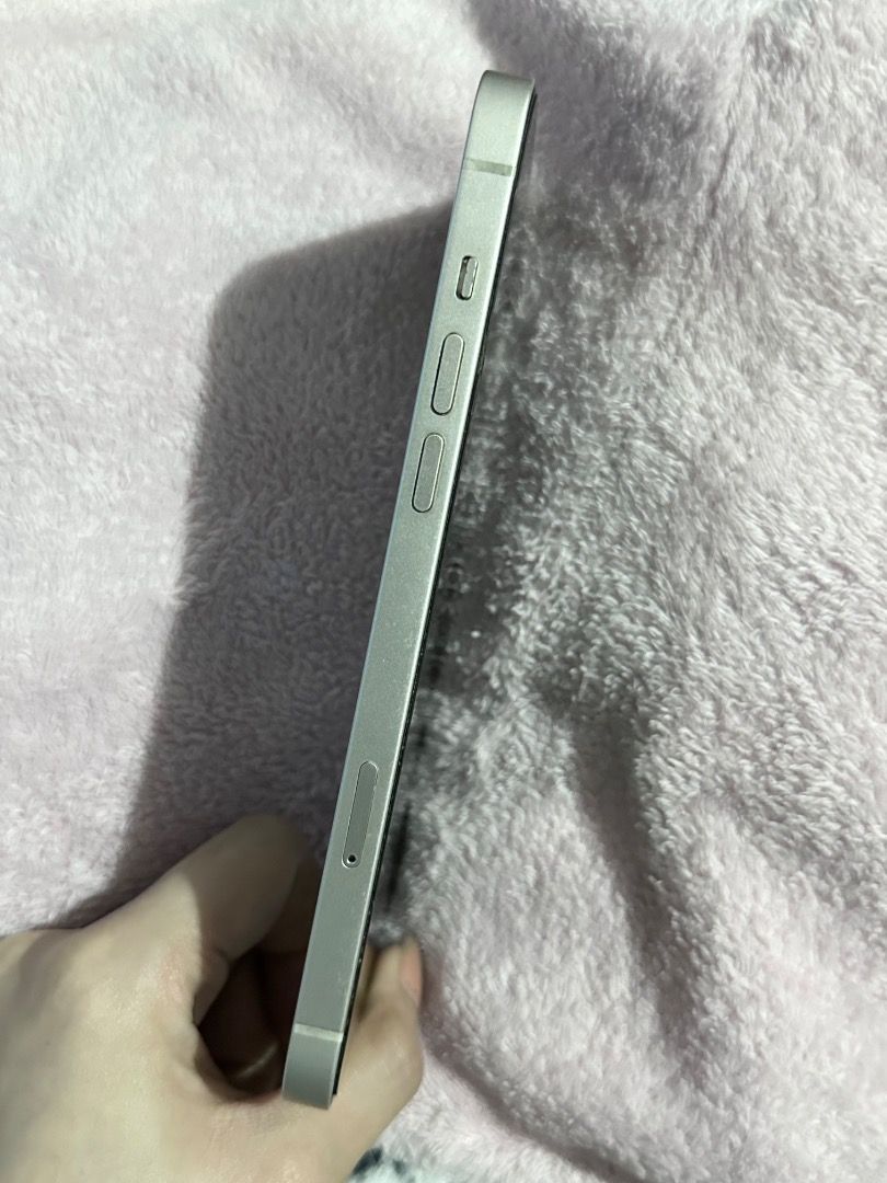 FOR SALE IPHONE 14 PLUS (Category: iPhone 14 Series) located in Manila. Submitted by katniss.evermore (Listing ID 1465136680, Image 2). Description: Selling iPhone 14 Plus in good condition! 📱✨ ✅ 128GB Storage ✅ iOS 26.3.1 ✅ Battery Health: 76% — phone has never been serviced ✅ No history of repair ✅ Still smooth and fast with responsive touch ✅ Face ID working perfectly ✅ All cameras working perfectly 📌 Condition: Tiny scratches only on the *p