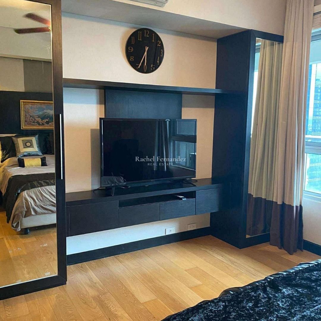 FOR SALE: One Serendra - 1 Bedroom Unit (Category: Apartments & Condos) located in Makati City. Submitted by frndz.realestate (Listing ID 1465128024, Image 3). Description: 𝐅𝐎𝐑 𝐒𝐀𝐋𝐄: 🔹One Serendra - West Unit Type: 1 Bedroom unit, Furnished Unit Size: 86 sqm Parking Slot: 1 Selling Price: Php 30,000,000 𝗕𝗨𝗬 • 𝗦𝗘𝗟𝗟 • 𝗥𝗘𝗡𝗧 • 𝗜𝗡𝗩𝗘𝗦𝗧 Contact us for more details and viewing! Mobile: 0917-174-0487 Rachel Fernandez, EnP, REC, RE