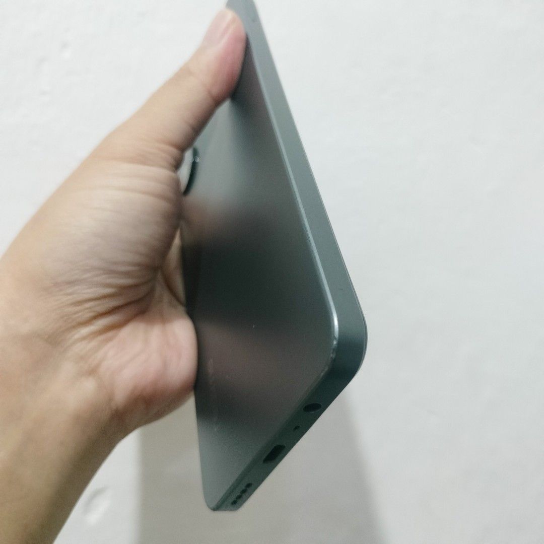 For Sale!!!!! Realme Note 60x 📲 (Category: Early Generation Mobile Phones) located in Manila. Submitted by itsmekiahtaidgads (Listing ID 1465135075, Image 2). Description: For Sale!!!!! Realme Note 60x 📲 Slightly Used & No Hidden Issues Key Features: Camera Module: Dual rear camera cutout with an "AI Camera" inscription and an LED flash. Design: Matte black rear finish with the vertical realme logo on the bottom-left corner. Model Specs (Typica