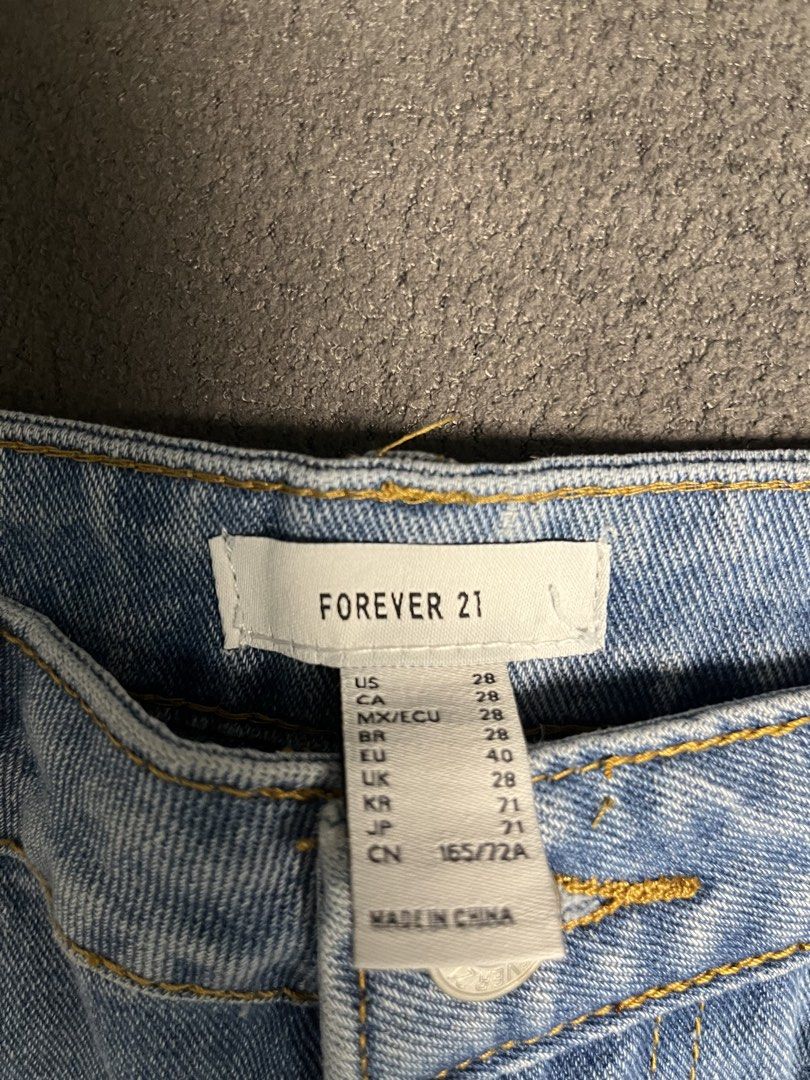 Forever 21 (Category: Announcements) located in Palo. Submitted by marllennon (Listing ID 1465068415, Image 2). Description: Good condition authentic100% no issue color rate :10/10 W - 30 L - 13 location palo leyte📍.