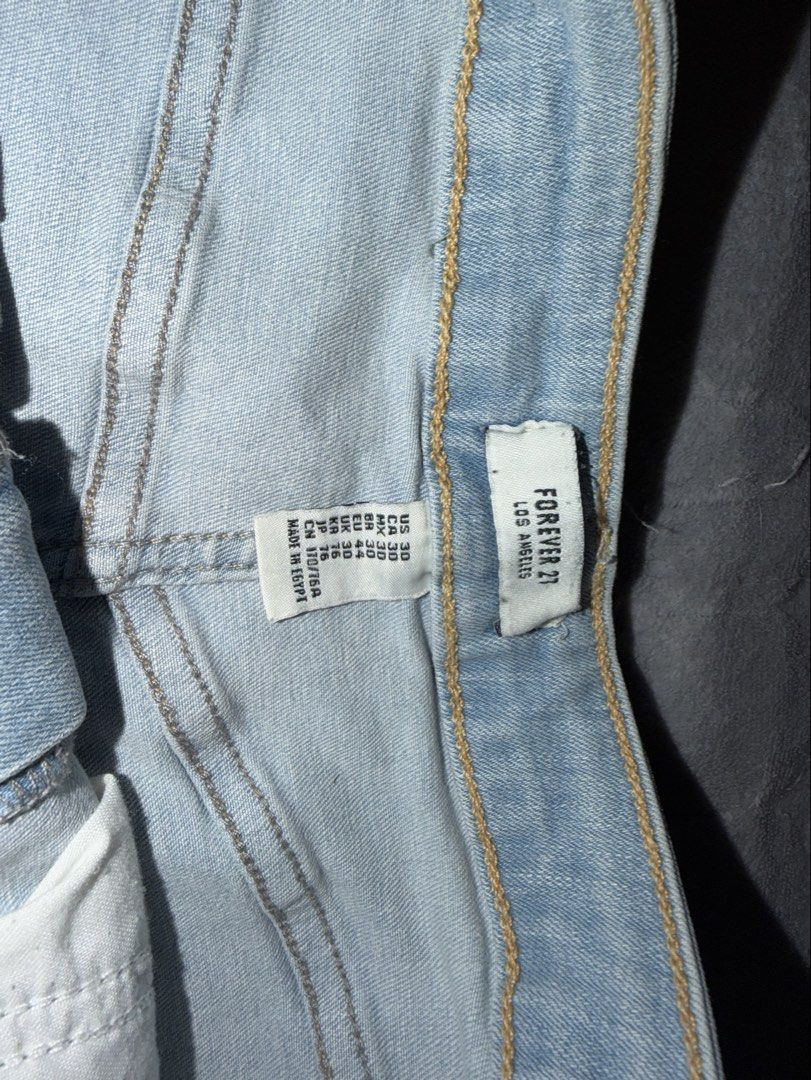 FOREVER 21 DENIM SHORTS (Category: Shorts) located in Makati City. Submitted by inxdnl (Listing ID 1465081838, Image 2). Description: VERY GOOD CONDITION NO DAMAGE BUT ALREADY WORN 3 TIMES CAN SEND WHEN WORN OR MEASUREMENT STRETCHY MATERIAL BODY HUGGING CAN SHIP ASAP PLS FINAL PRICE NA PO ITO, ORIG PRICE IS MORE THAN 1K.
