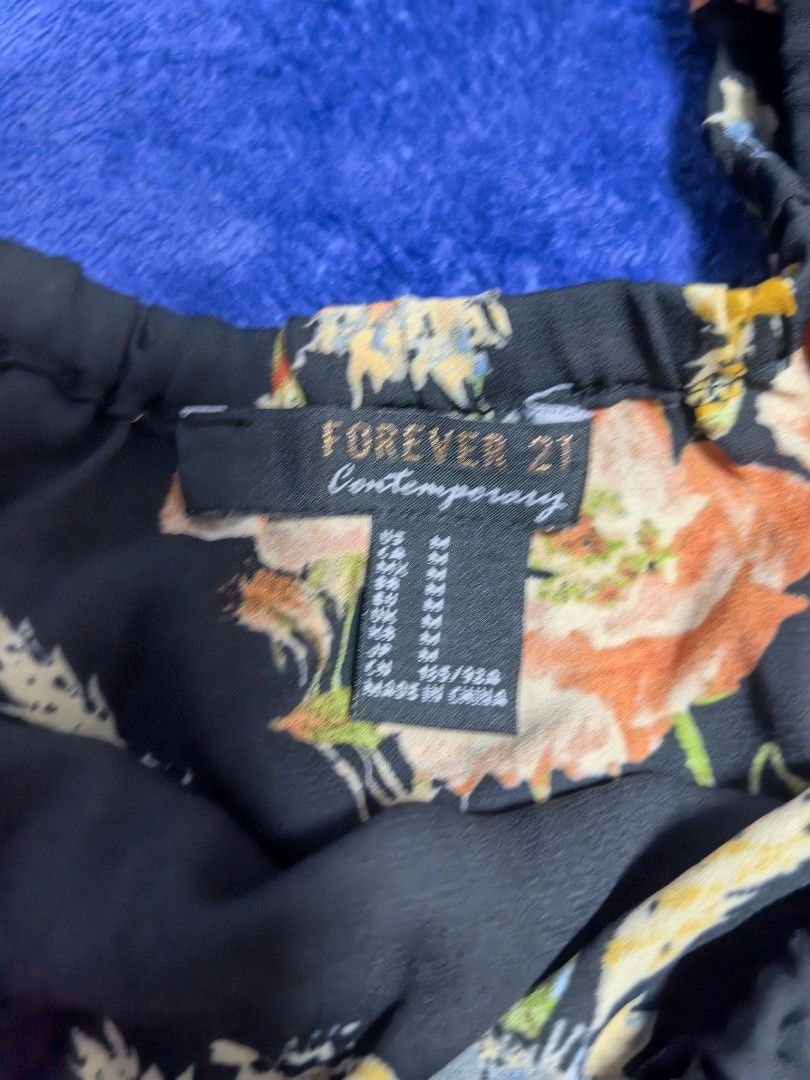 Forever 21 Floral Blouse, Medium (Category: Longsleeves) located in Naga. Submitted by princessta62477 (Listing ID 1465000647, Image 3). Description: .