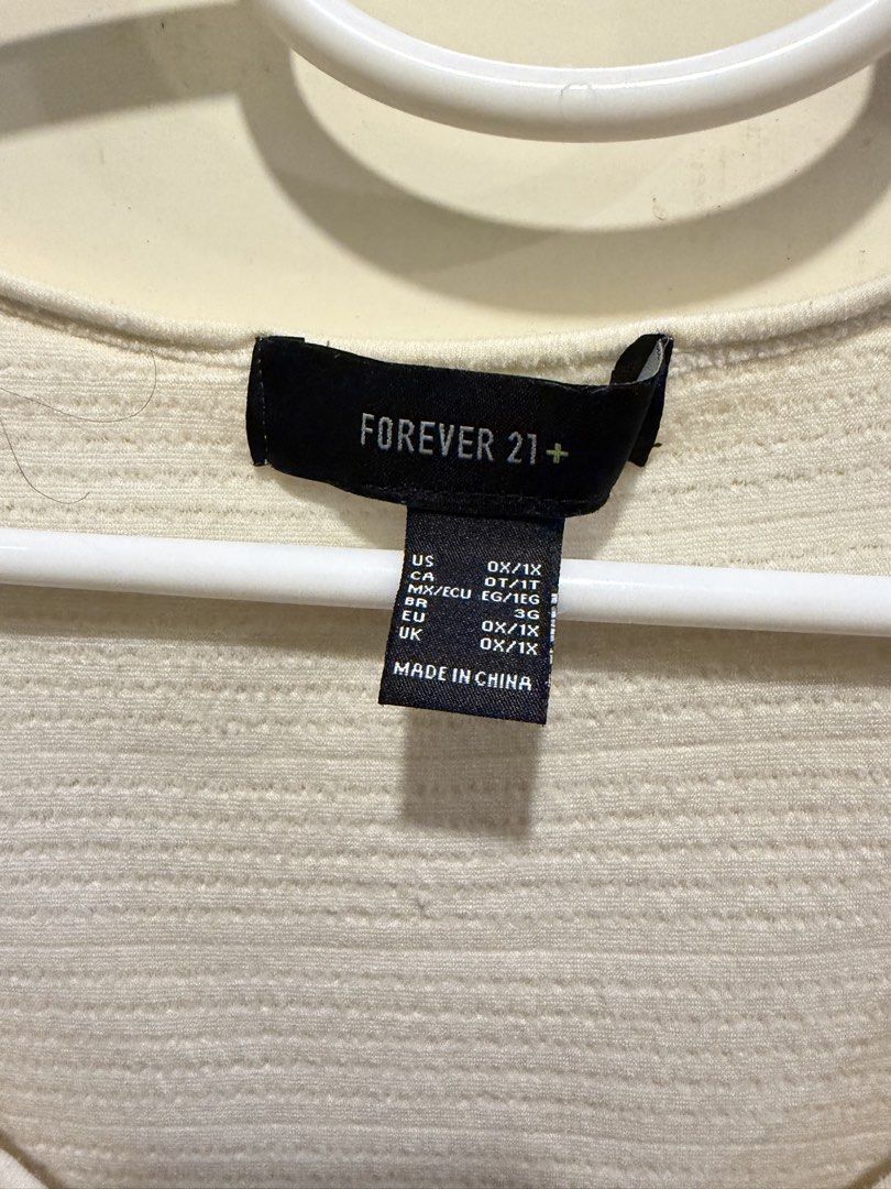 Forever 21+ Textured Knit Tank Top (Category: Sleeveless) located in Quezon City. Submitted by js.preloved_lcsn (Listing ID 1465013129, Image 2). Description: - Brand: Forever 21+ - Style: Textured knit tank top with front twist detail - Color: Cream - Size: Plus Size 0X/1X - Neckline: Scoop neck - Details: Sleeveless cut, ribbed texture throughout .