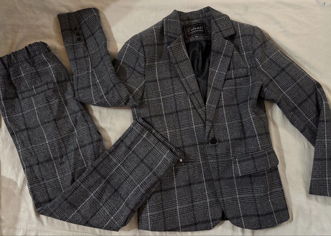 Formal suit - set (Category: Babies & Kids Fashion) located in Cavite. Submitted by anything.used (Listing ID 1464986692, Image 1). Description: Used once Good as new Makapal at maganda tela Can fit 5-6 yrs old -blazer & pants only.