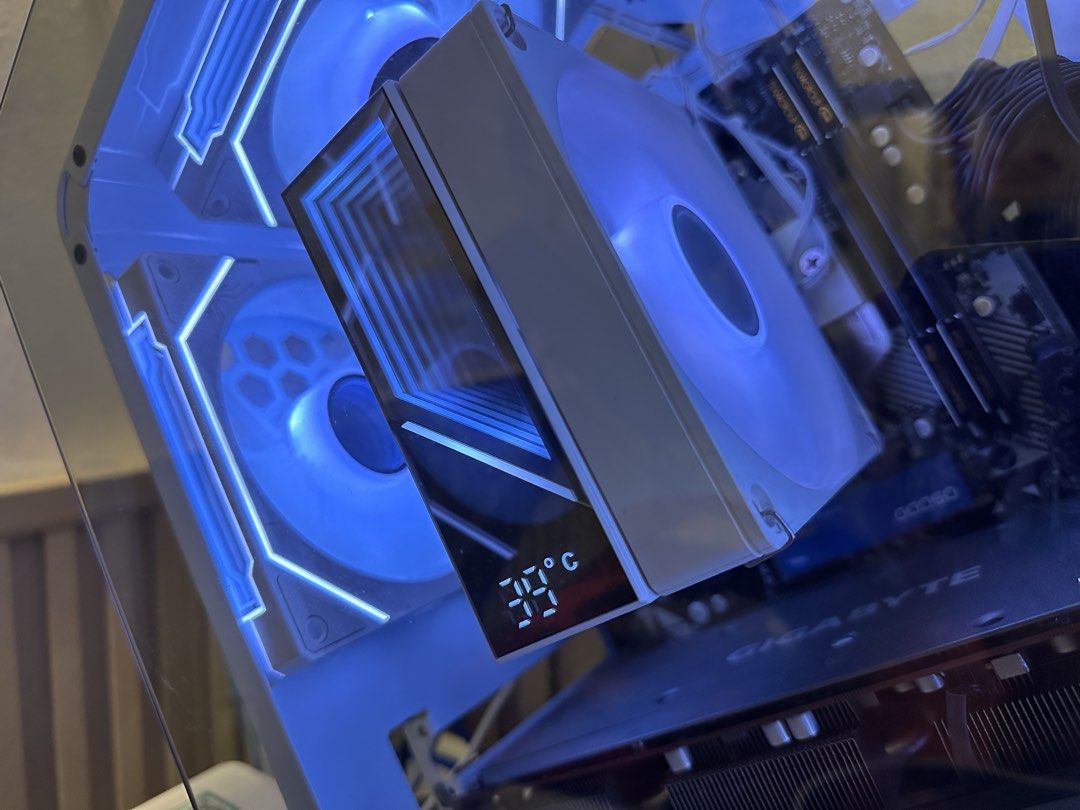 ForSale PC unit (Category: Desktops) located in Manila. Submitted by kazashi04 (Listing ID 1465071127, Image 3). Description: Ryzen 5 5600x AMD RX 6600xt Asrock B450M 16Gb RAM 3200mhz(8x2) 500Gb nvme m.2 + 256GB SATA SSD 850w 80Plus Gold Jungler Leopard Cooler Cyborg Case.