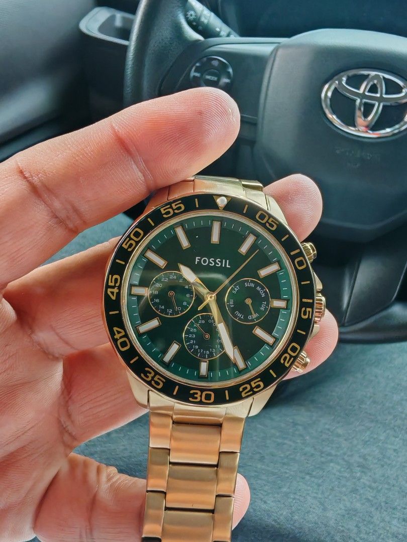 Fossil Gold Tone Chronograph Watch with Green Dial (Category: Women's Watches) located in Makati City. Submitted by ruffyjesusmacapugay (Listing ID 1465018659, Image 1). Description: - Brand: Fossil - Style: Chronograph watch in gold-tone with black bezel - Dial: Striking green dial with day, date, and 24-hour sub-dials - Strap: 22mm metal bracelet with secure deployment clasp - Specs: All stainless steel, 5 ATM water resistance - Condition: Norm