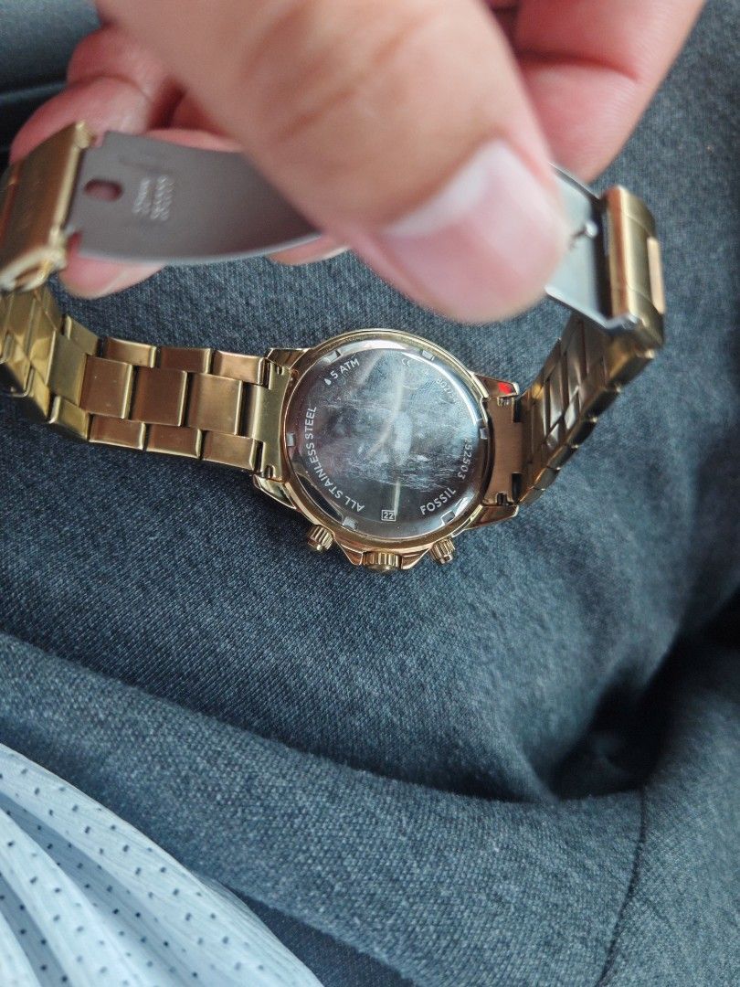 Fossil Gold Tone Chronograph Watch with Green Dial (Category: Women's Watches) located in Makati City. Submitted by ruffyjesusmacapugay (Listing ID 1465018659, Image 3). Description: - Brand: Fossil - Style: Chronograph watch in gold-tone with black bezel - Dial: Striking green dial with day, date, and 24-hour sub-dials - Strap: 22mm metal bracelet with secure deployment clasp - Specs: All stainless steel, 5 ATM water resistance - Condition: Norm