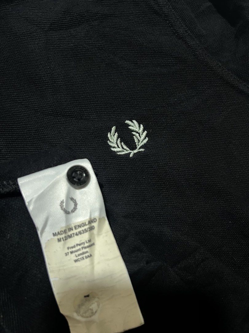 Fred perry (Category: Tshirts & Polo Shirts ) located in San Francisco. Submitted by dckim_19 (Listing ID 1465010036, Image 3). Description: Authentic 💯 Size small Measurement: 18 width 26 length Issue minor fold mark check picture Condition: excellent Color rate 9.7/10.