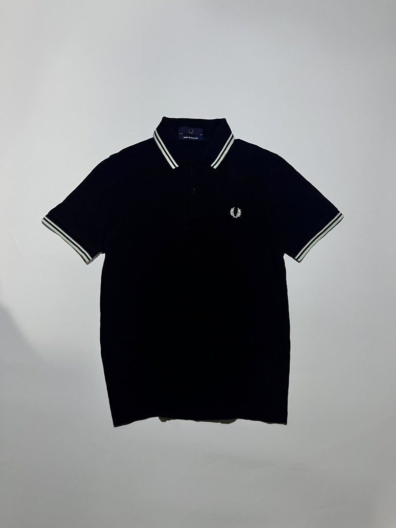 Fred perry (Category: Tshirts & Polo Shirts ) located in San Francisco. Submitted by dckim_19 (Listing ID 1465010036, Image 1). Description: Authentic 💯 Size small Measurement: 18 width 26 length Issue minor fold mark check picture Condition: excellent Color rate 9.7/10.