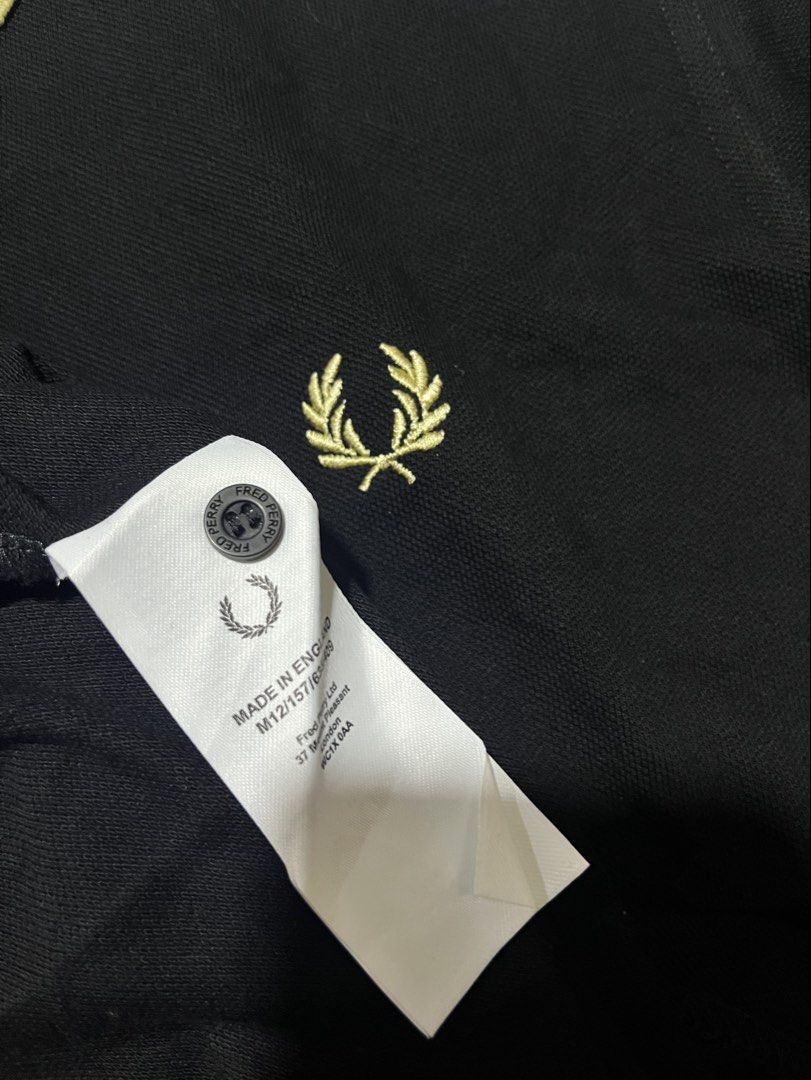 Fred perry polo shirt (Category: Tshirts & Polo Shirts ) located in San Francisco. Submitted by dckim_19 (Listing ID 1465000217, Image 3). Description: Authentic 💯 Size large Measurement: 21.5 width 28.5 length No any issue Condition: as new Color rate: 10/10 .