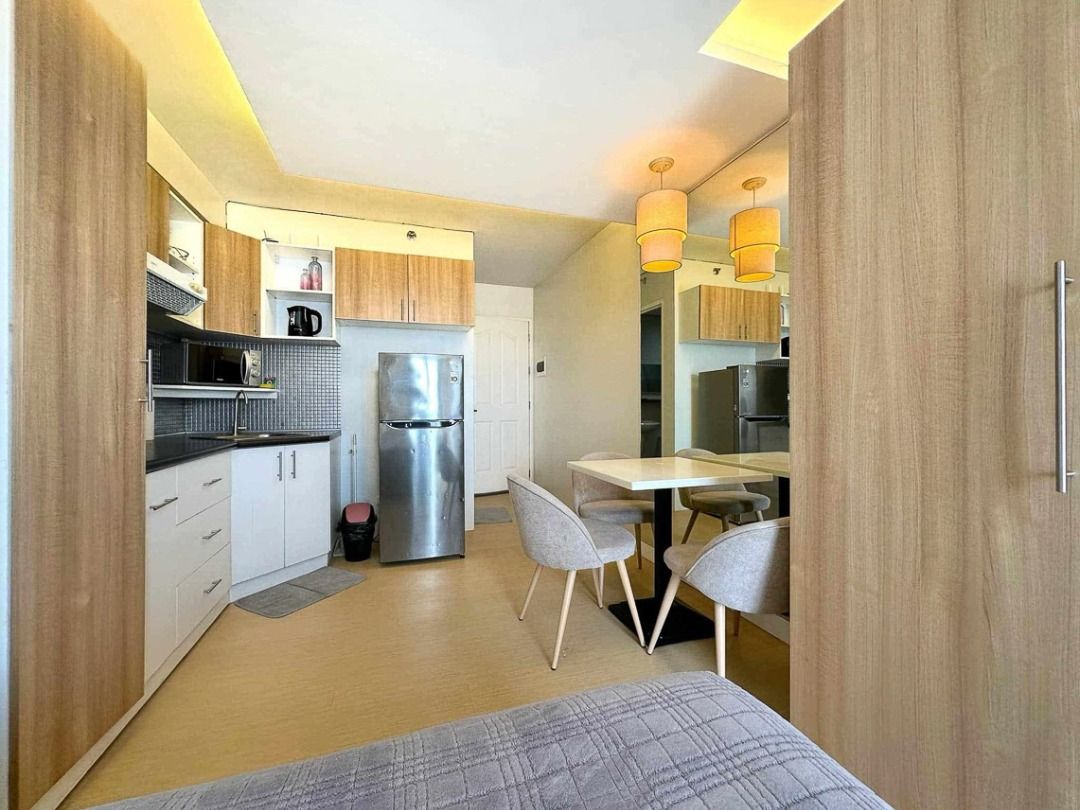 Fresh Flowing Studio with Understated Elegance (Category: Apartments & Condos) located in Manila. Submitted by cebugrandrealty (Listing ID 1464986300, Image 2). Description: Fresh and flowing furnished studio for rent at Avida Towers in Cebu IT Park, Cebu City. Property details: • Floor area: 22 sqm • Studio layout • 1 bathroom • Furnished • Located on the 21st floor Monthly rent: ₱25,000 Property ID: RCAT14.