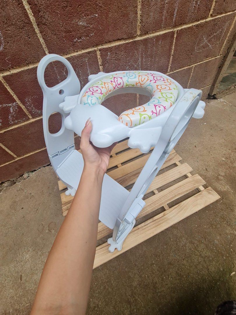 FROG SHAPED SOFT SEAT TOILET TRAINER (Category: Toilet Training) located in Sablan. Submitted by gongonshelley12 (Listing ID 1465040790, Image 2). Description: 450 ONLY FROG-SHAPED SOFT STEP TOILET TRAINER QUALITY NG JAPAN PO ETO BAGO PO ETO, WALA NGA LANG XANG BOX COMPLETE SET MAHAL DIN ETO SA ONLINE APPS.