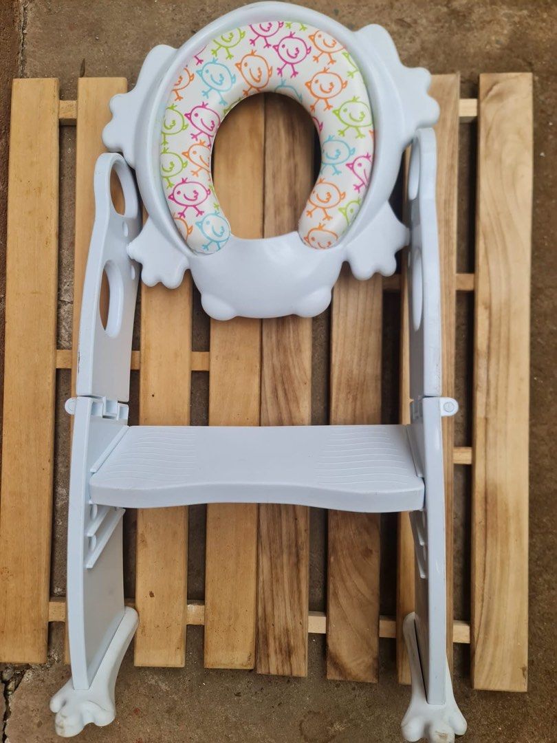 FROG SHAPED SOFT SEAT TOILET TRAINER (Category: Toilet Training) located in Sablan. Submitted by gongonshelley12 (Listing ID 1465040790, Image 3). Description: 450 ONLY FROG-SHAPED SOFT STEP TOILET TRAINER QUALITY NG JAPAN PO ETO BAGO PO ETO, WALA NGA LANG XANG BOX COMPLETE SET MAHAL DIN ETO SA ONLINE APPS.