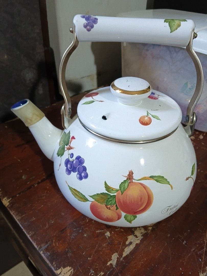 Frutas, enamel cookware, 2L (Category: Coffee & Tea Tableware) located in Paranaque City. Submitted by 4thestate.surplusan (Listing ID 1465001728, Image 1). Description: frutas enamel water keetle, 2liters, slight scratch on lid.
