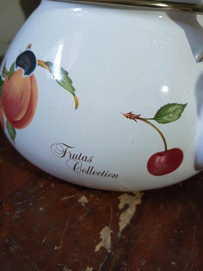 Frutas, enamel cookware, 2L (Category: Coffee & Tea Tableware) located in Paranaque City. Submitted by 4thestate.surplusan (Listing ID 1465001728, Image 3). Description: frutas enamel water keetle, 2liters, slight scratch on lid.
