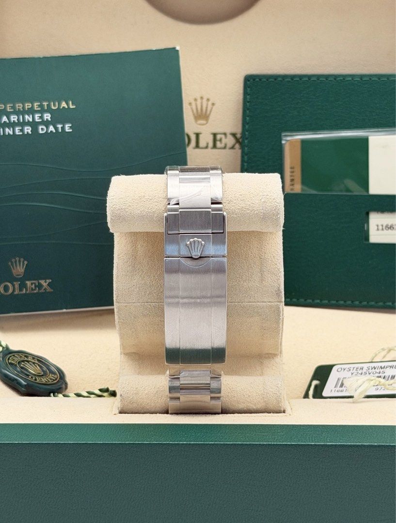 Fullset Rolex Submariner Date Hulk 40mm (Category: Luxury Watches) located in Manila. Submitted by timelesseleganceph (Listing ID 1465038693, Image 3). Description: Fullset Rolex Submariner Date Hulk 40mm 2014 Reference 116610LV Size 40mm Dated 2014 Complete/Fullset - Box, Warranty Card, Card Holder, Booklet, Green Tag.