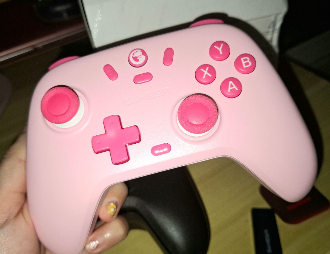 Gamesir Nova Lite Pink Game Controller (Category: Controllers) located in Las Pinas. Submitted by mathildathings (Listing ID 1465041759, Image 2). Description: - Model: GameSir Nova Lite Wireless Controller - Inclusions: Original box, black protective case, USB receiver - Perfect for PC, Switch, and mobile gaming via USB receiver or Bluetooth RFS: di ginagamit at nakatago, ilang beses lang rin nagamit.